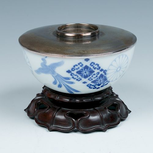 A JAPANESE BLUE AND WHITE BOWL,