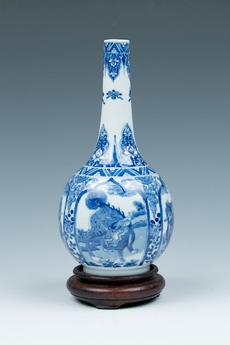 EXPORT BLUE AND WHIT E BOTTLE VASE