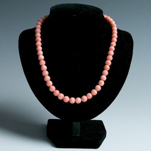 A CORAL NECKLACEDesigned as a graduated