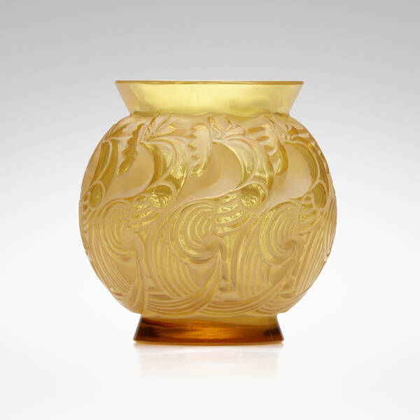 Ren Lalique Le Mans vase c  39d4ae