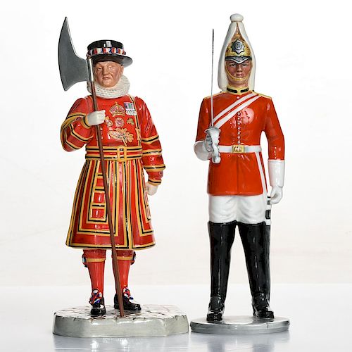 2 ROYAL DOULTON FIGURINES BEEFEATER  39aec8