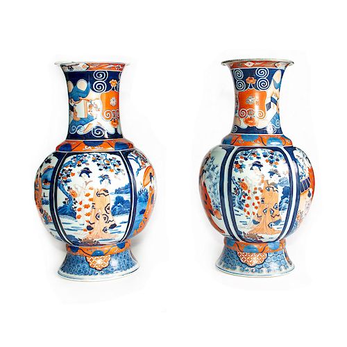 PAIR OF CHINESE CERAMIC VASESChinoiserie 39af58