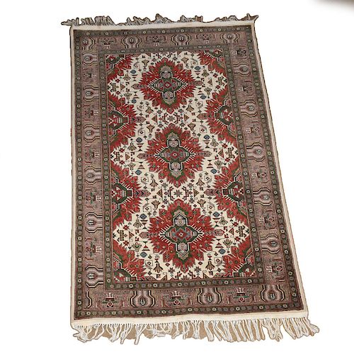 ORIENTAL STYLE RUGFinely woven.

Issued: