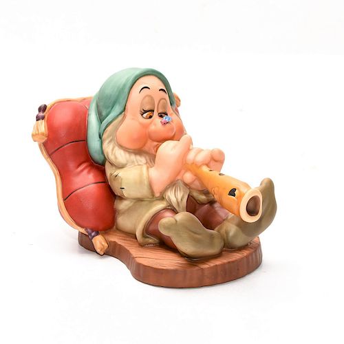 DISNEY CLASSICS SNOW WHITE FIGURINE  39b05f