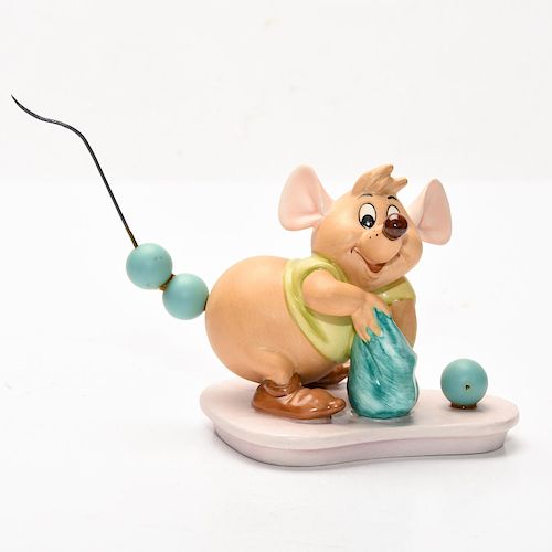 DISNEY CLASSICS CINDERELLA FIGURINE  39b076