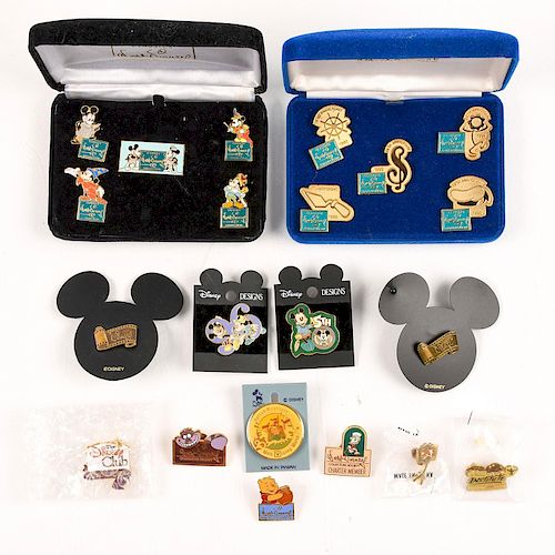 21 DISNEY COMMEMORATIVE PINS AND 39b0ed