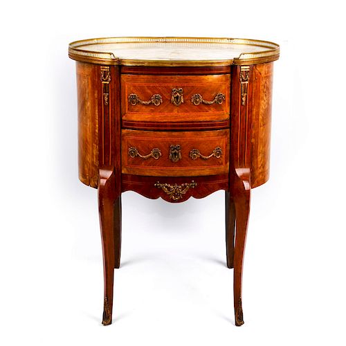 FRENCH STYLE COMMODE WITH PARQUETRY,
