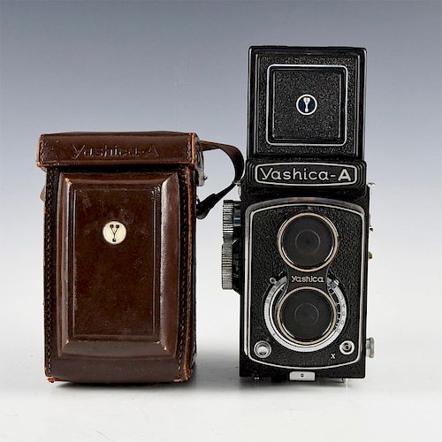 YASHICA A MEDIUM FORMAT TLR CAMERABlack 39b4fb