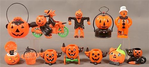 GROUP OF PLASTIC HALLOWEEN ITEMS.Group