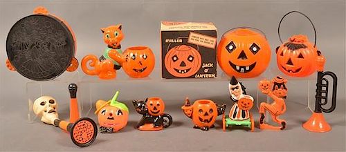 GROUP OF PLASTIC HALLOWEEN ITEMS.Group