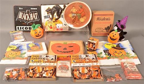 LOT OF HALLOWEEN ITEMS Lot of Halloween 39bcc8