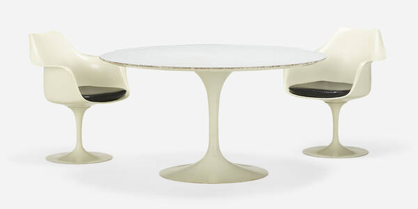 Eero Saarinen. Tulip dining table,