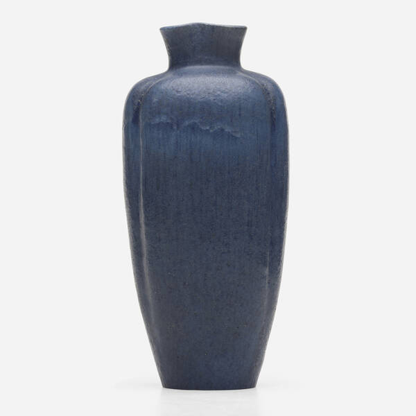 Grueby Faience Company. Vase. 1899-1910,
