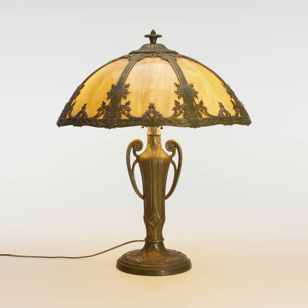 Arts Crafts Table lamp c 1920  39e965