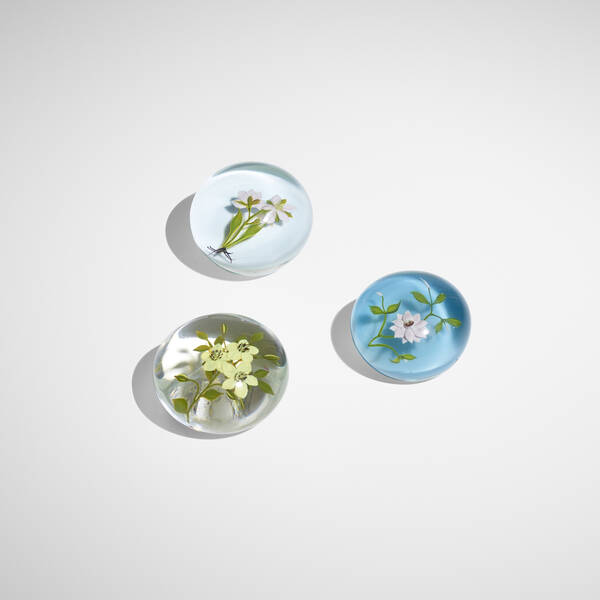 Paul Stankard. Botanical paperweights,