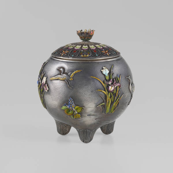 Japanese Covered vessel with irises 39f01f