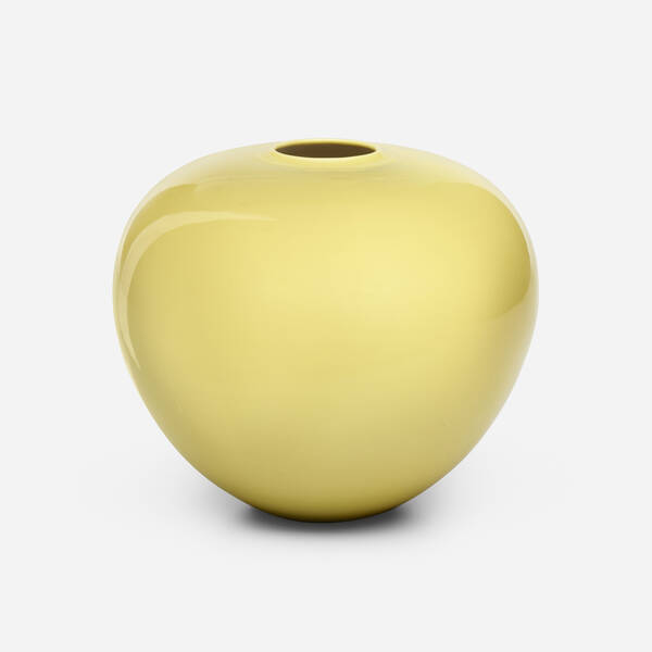 Cliff Lee. Imperial Yellow vase.