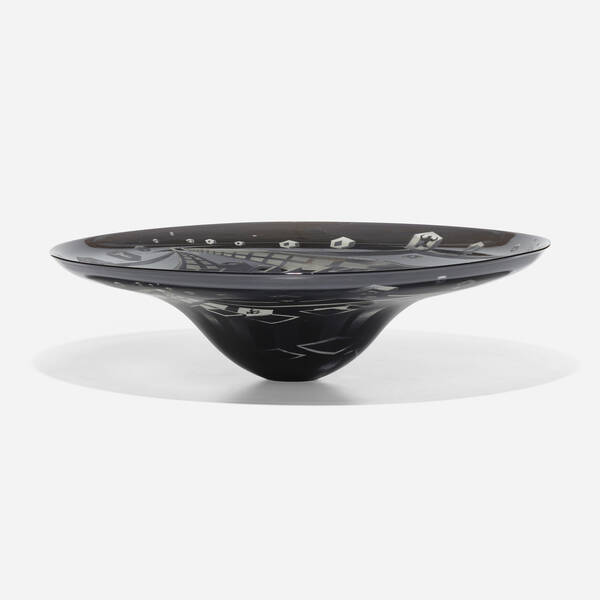 Modern. Large bowl. hand-blown