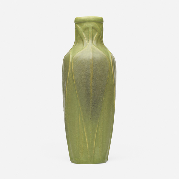 Van Briggle Pottery. Vase. 1908, glazed
