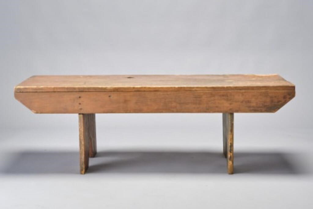 LARGE PINE BENCHA large pine bench 39de69