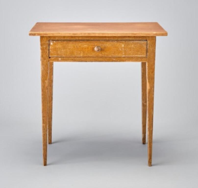 TAPERED LEG TABLEA one-drawer pine stand
