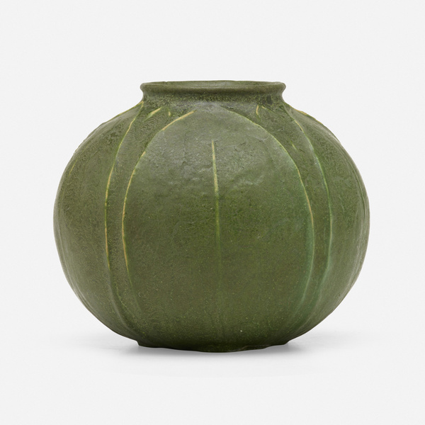 Grueby Faience Company Vase with 39e421