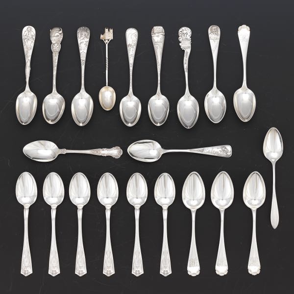ASSORTMENT OF STERLING SILVER TEASPOONS 3a0bfd