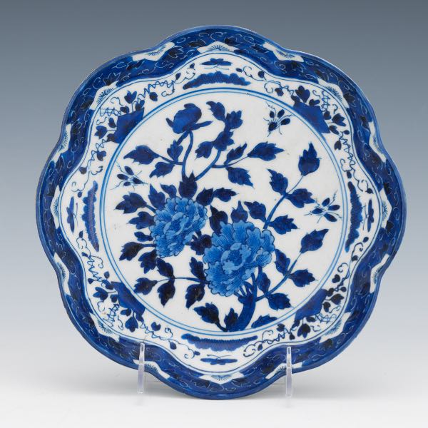BLUE AND WHITE SCALLOPED DISH 2 ?H