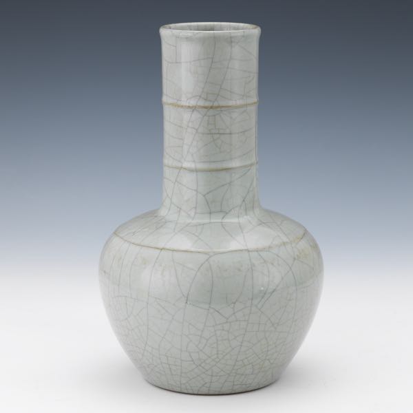 CHINESE GUAN STYLE GLAZED VASE