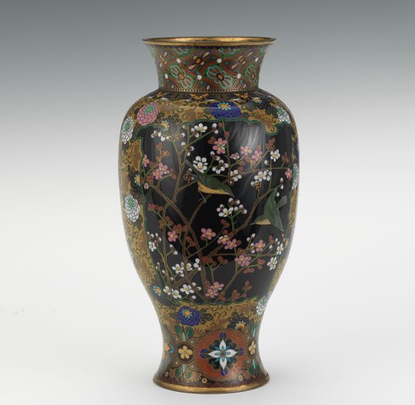 A JAPANESE CLOISONNE VASE WITH