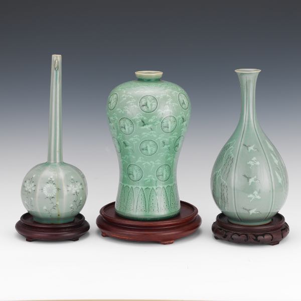 THREE KOREAN PORCELAIN VASES CRANES 3a0c99