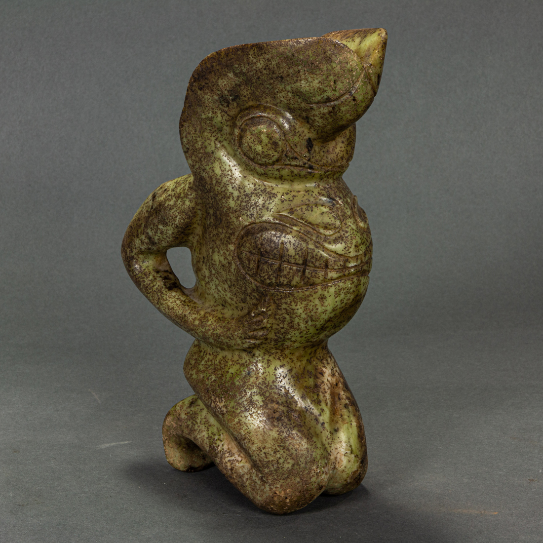 ARCHASTIC STYLE GREEN STONE KNEELING