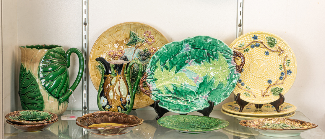 GROUP OF MAJOLICA TABLE ARTICLES