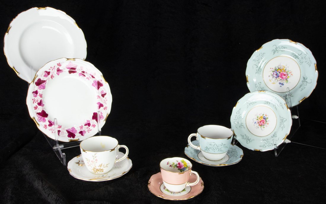 GROUP OF ROYAL CROWN DERBY PORCELAIN 3a0d37