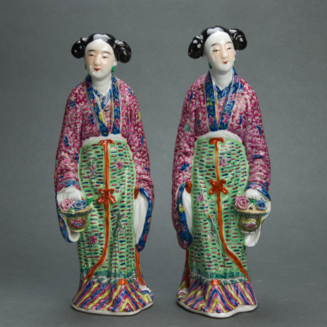 TWO CHINESE FAMILLE ROSE ENAMELED 3a0f55