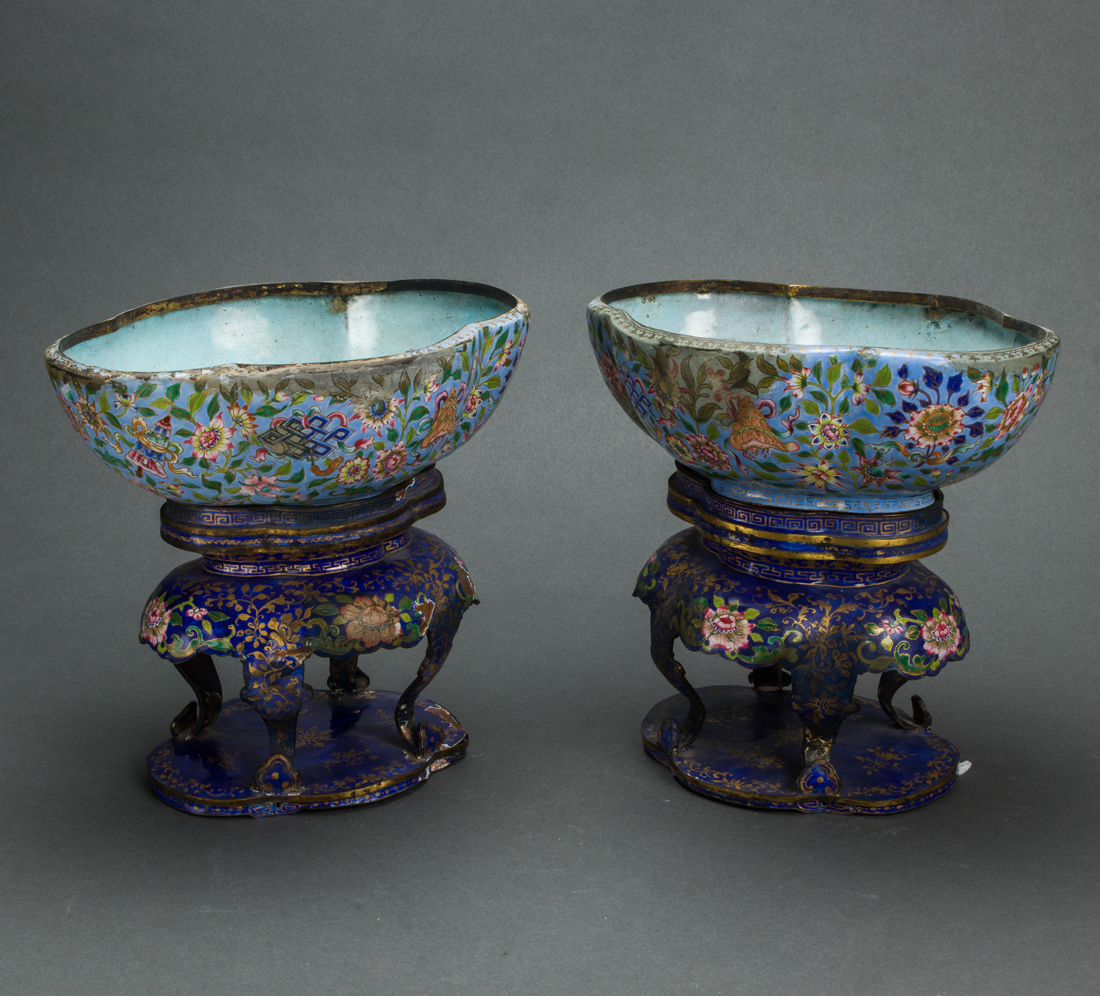A PAIR OF CANTON ENAMELED METAL 3a0f81