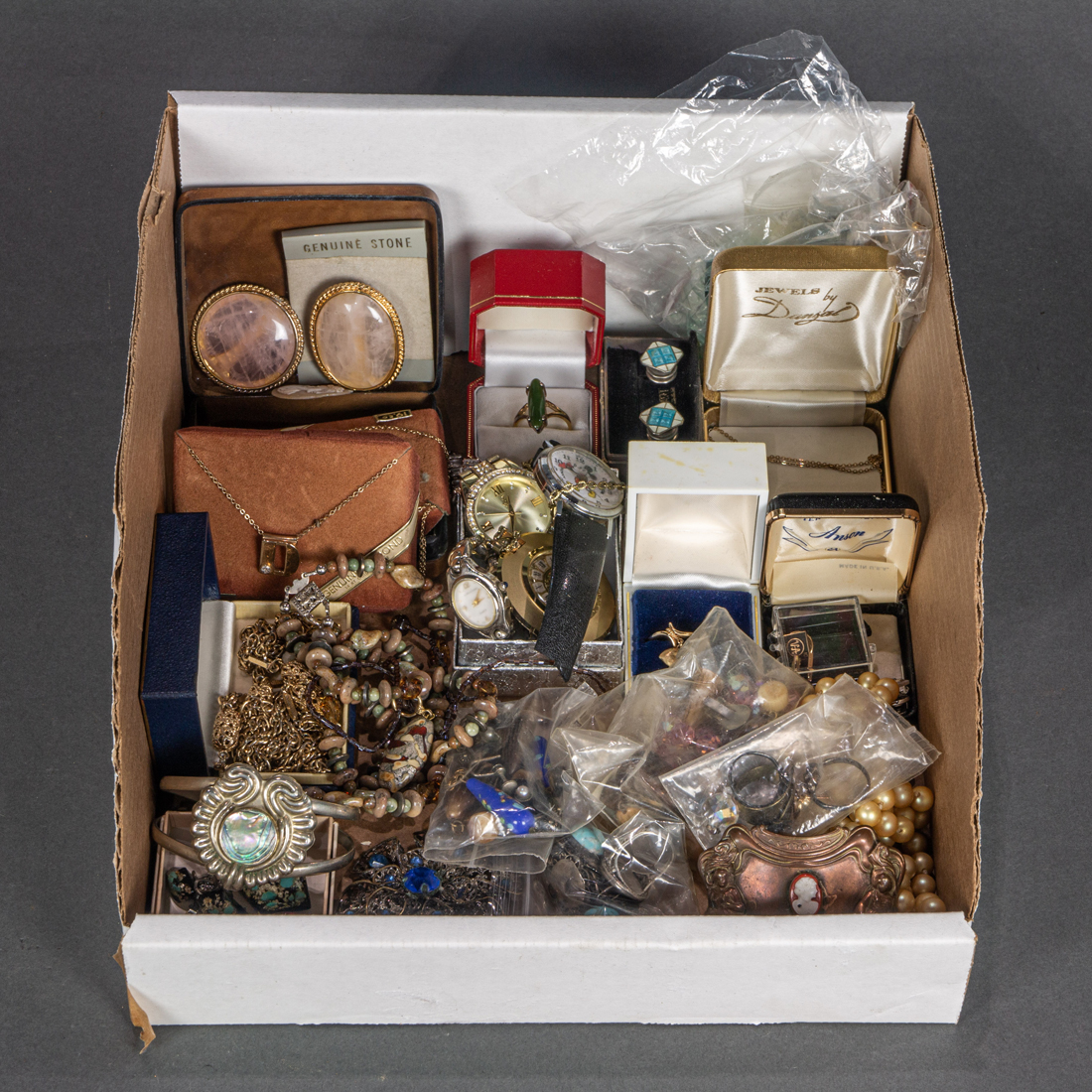 BOX LOT OF MOSTLY COSTUME JEWELRY 3a0fa0