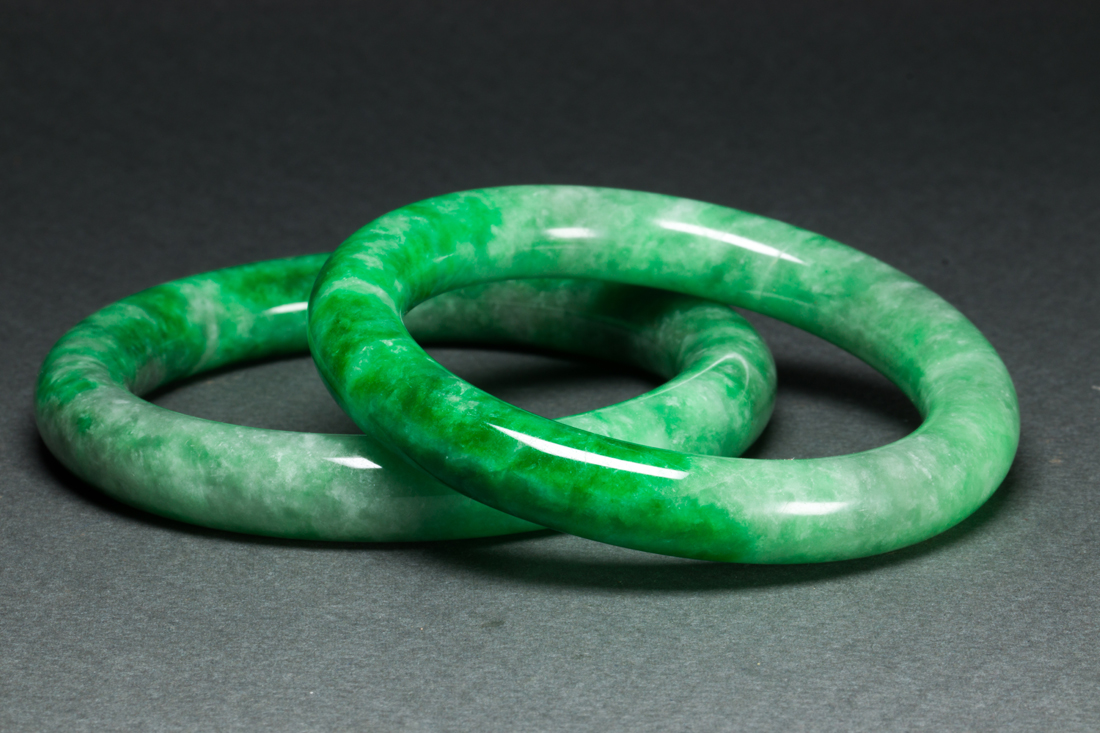  LOT OF 2 GREEN JADEITE BANGLES 3a1017
