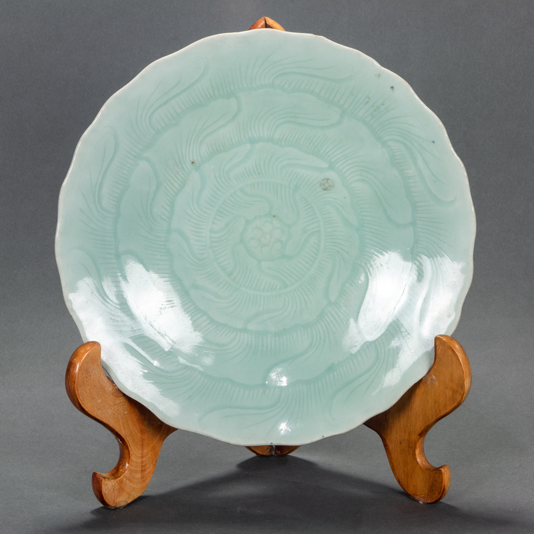 CHINESE CELADON GLAZED DISH Chinese 3a1031