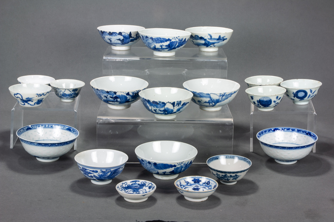 GROUP OF CHINESE UNDERGLAZE BLUE 3a1047