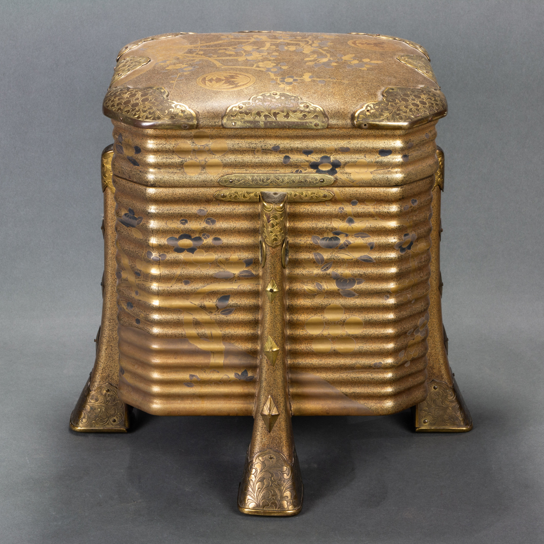 JAPANESE GILT-LACQUERED BOX AND