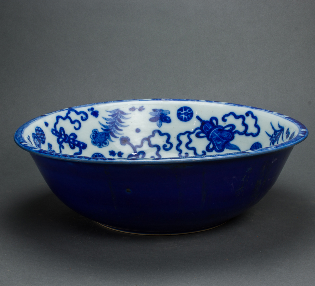 CHINESE UNDERGLAZE BLUE WASH BASIN