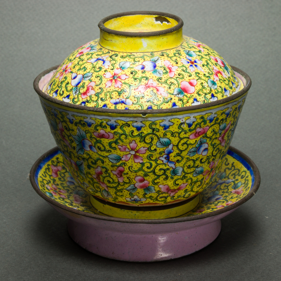 CANTON ENAMELED LIDDED TEA BOWL 3a10cc