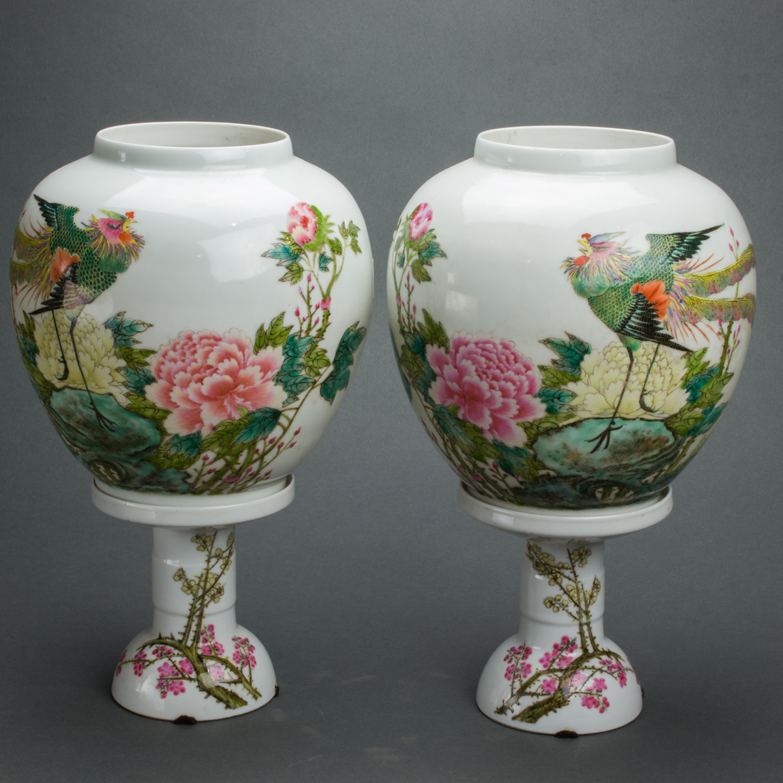PAIR OF CHINESE FAMILLE ROSE EGG SHELL 3a10c4