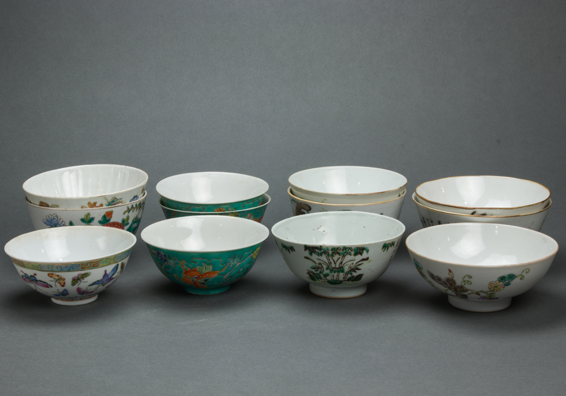 GROUP OF CHINESE FAMILLE ROSE BOWLS 3a10d4