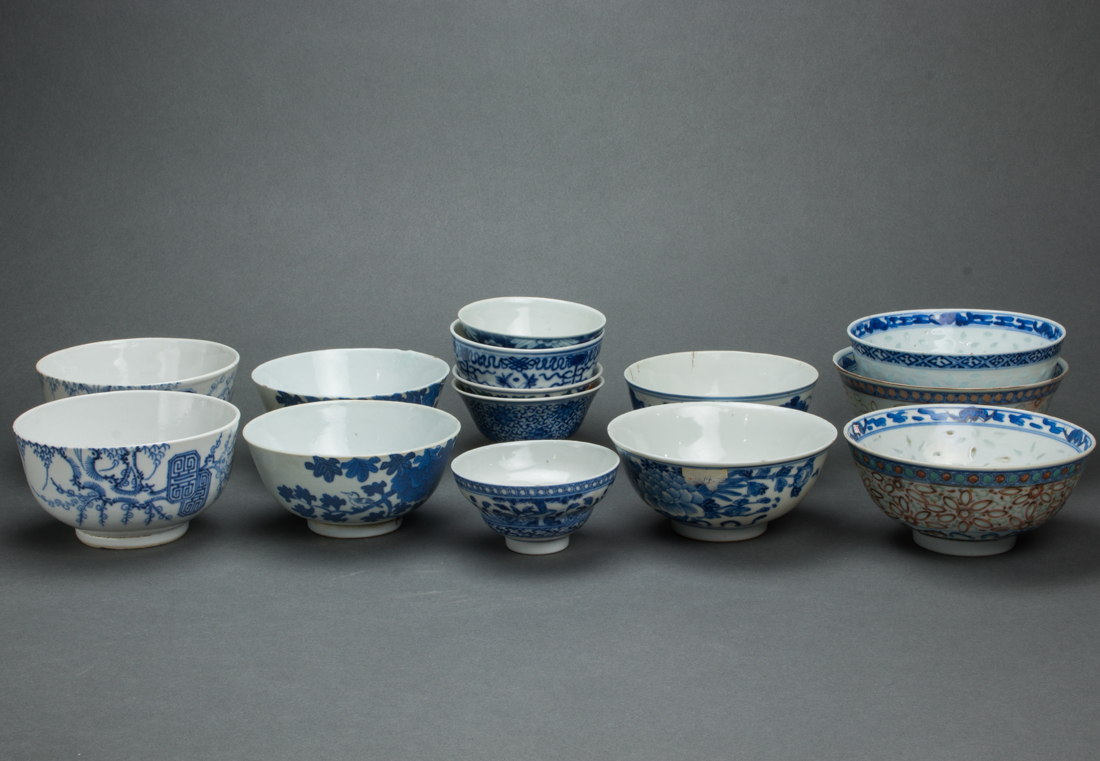 GROUP OF CHINESE UNDERGLAZE BLUE 3a10d5