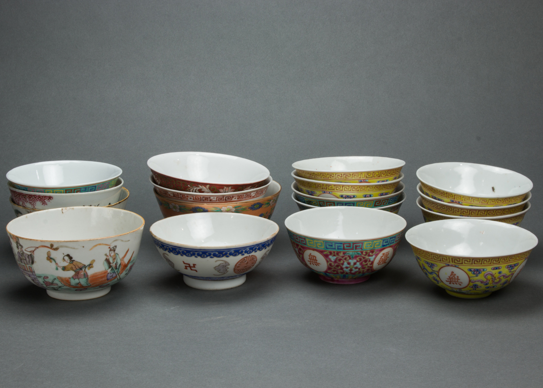 GROUP OF CHINESE FAMILLE ROSE BOWLS 3a10d1