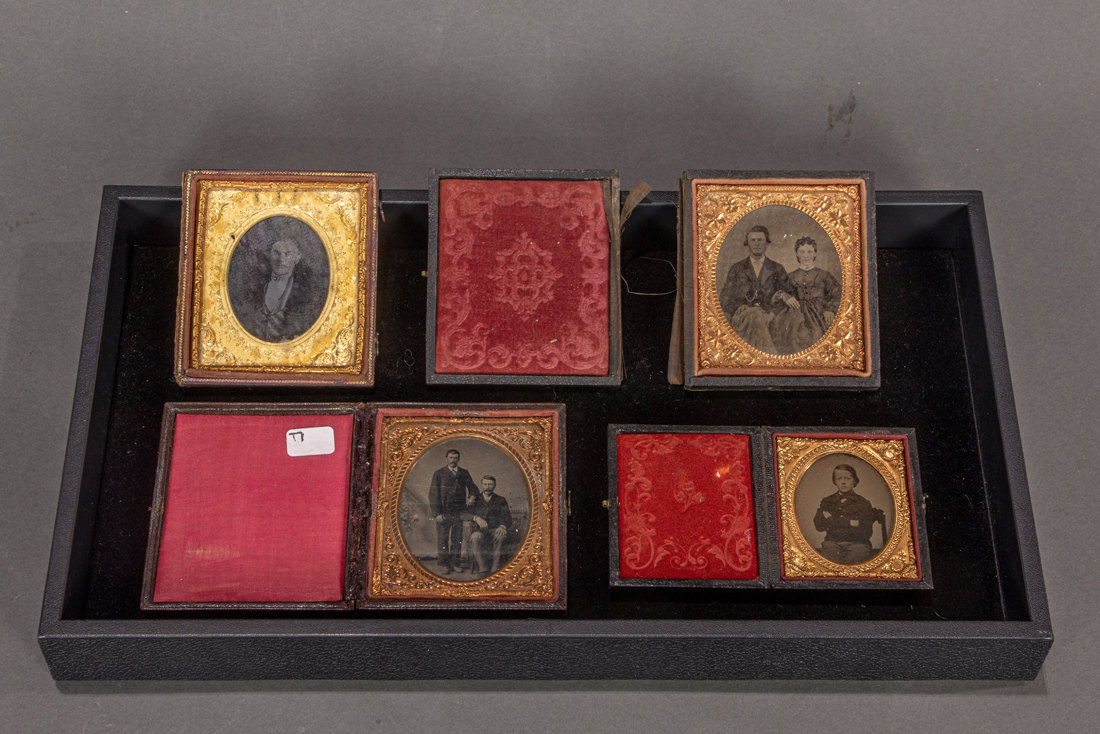 FOUR TINTYPE OR DAGUERREOTYPE PORTRAITS 3a1106