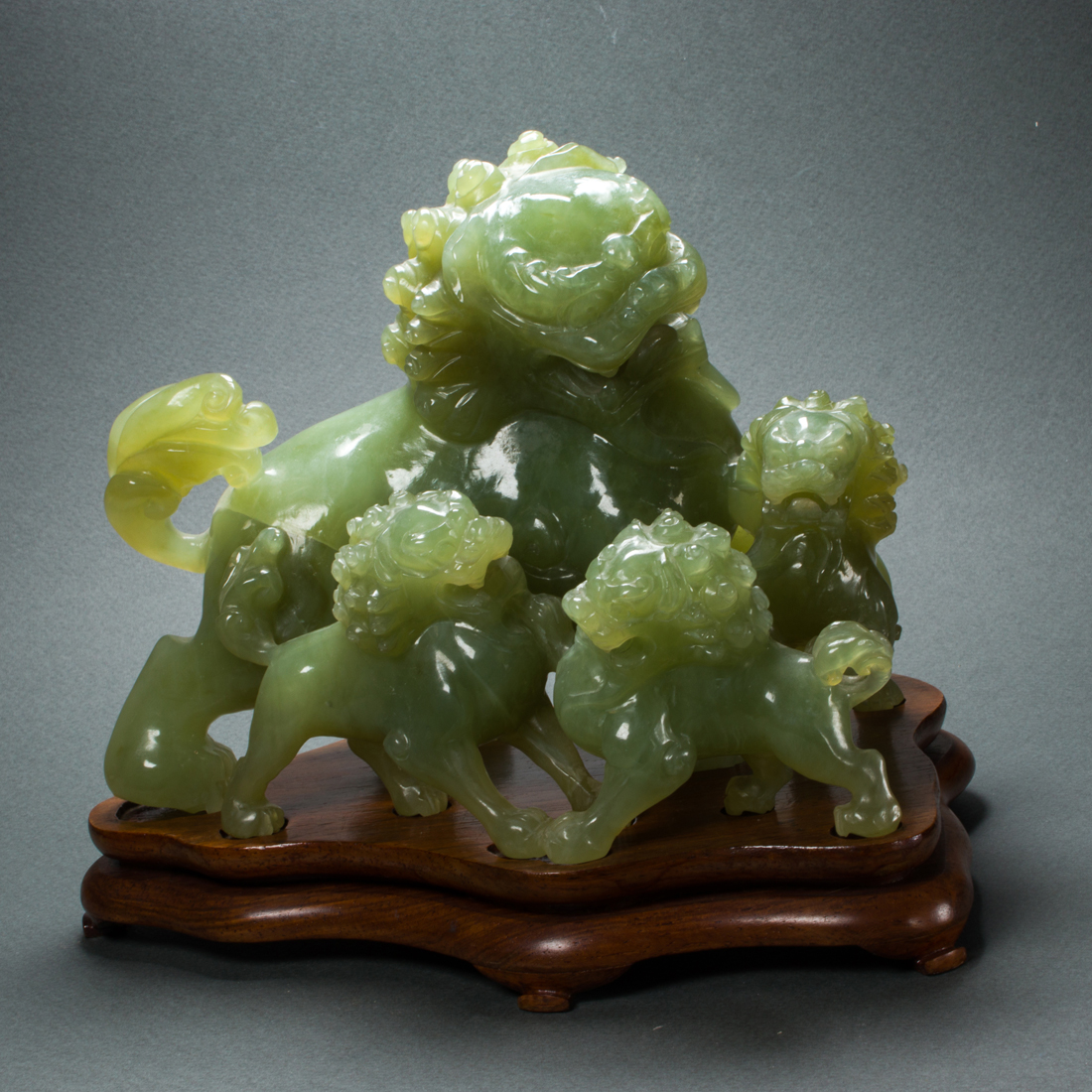 CHINESE GREEN HARDSTONE LION GROUP 3a1170