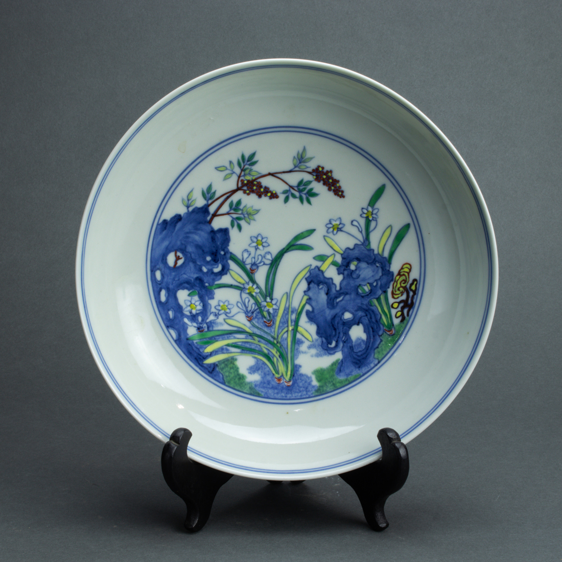 CHINESE DOUCAI PORCELAIN DISH Chinese 3a119e